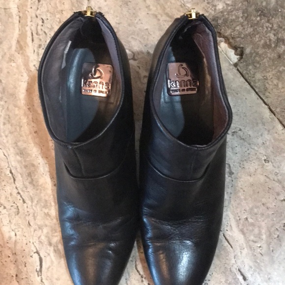 Kanna made in Spain black and gold booties. - Picture 2 of 7